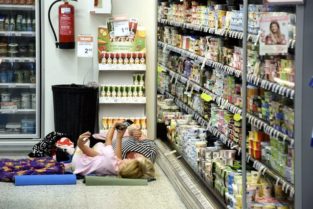 A local grocery store invited customers for a sleepover to cool off as the heatwave continues in Helsinki, Finland August 4, 2018. (Photo by Heikki Saukkomaa/Reuters/Lehtikuva)
