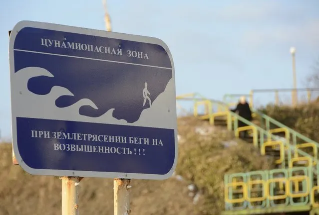 A sign, which reads “Tsunami danger zone. In an earthquake emergency run onto an upland”, is on display in Krabozavodskoye settlement on the Island of Shikotan, one of four islands known as the Southern Kuriles in Russia and the Northern Territories in Japan, December 19, 2016. (Photo by Yuri Maltsev/Reuters)
