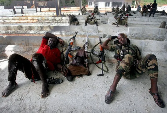Forces loyal to presidential claimant Alassane Ouattara rest about 20 km (12 miles) north of Abidjan April 1, 2011. (Photo by Emmanuel Braun/Reuters)