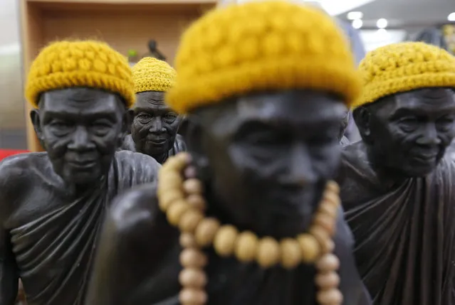 A picture made available on 28 January 2016 of Buddhist monk statues on sale dressed in warm, woolly orange knitted caps, in a shopping center in Bangkok, Thailand, 27 January 2016. At least fourteen people have died in Thailand from a cold snap that has plagued the tropical country since 25 January, that forced some provincial authorities to close schools. In northern Nan province, classes at some schools located in mountainous areas were suspended until today, when temperatures rose again to more normal levels, as a precautionary measure. (Photo by Barbara Walton/EPA)