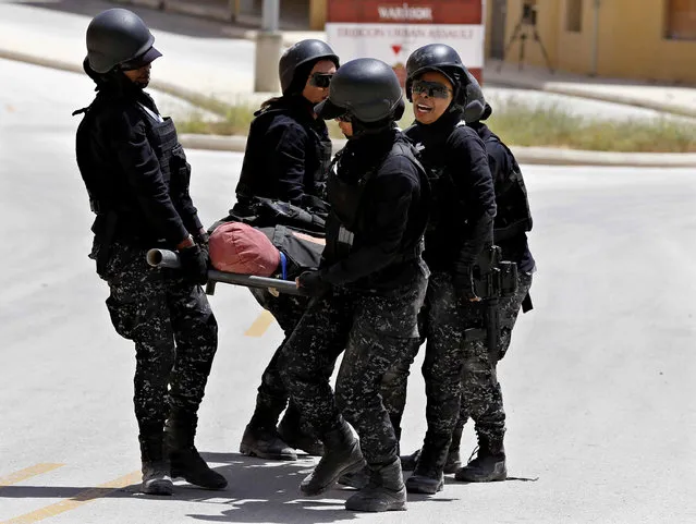 Members of the Jordanian women's police special operations team compete during the 7th Annual International Warrior Competition hosted by the King Abdullah Special Operations Training Center (KASOTC), in Amman, Jordan, Tuesday, April 21, 2015. (Photo by Raad Adayleh/AP Photo)