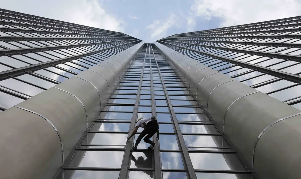 French “Spiderman” Climbs Tower for Nepal