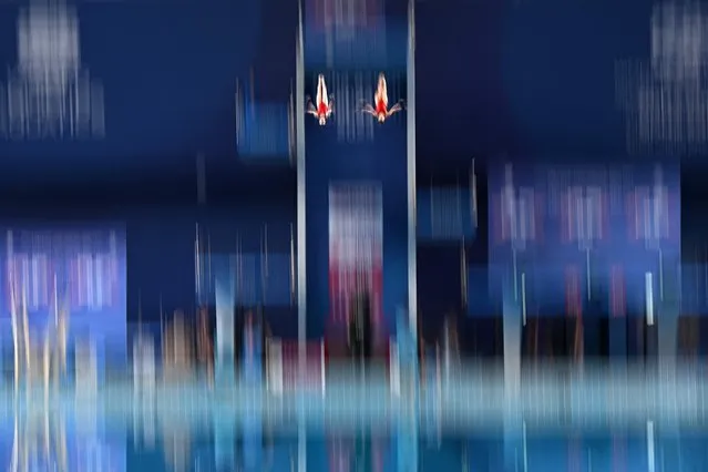 Britain's Andrea Spendolini Sirieix and Lois Toulson compete in the final of the women's 10m platform synchro diving event during the 2024 World Aquatics Championships at Hamad Aquatics Centre in Doha on February 6, 2024. (Photo by Oli Scarff/AFP Photo)