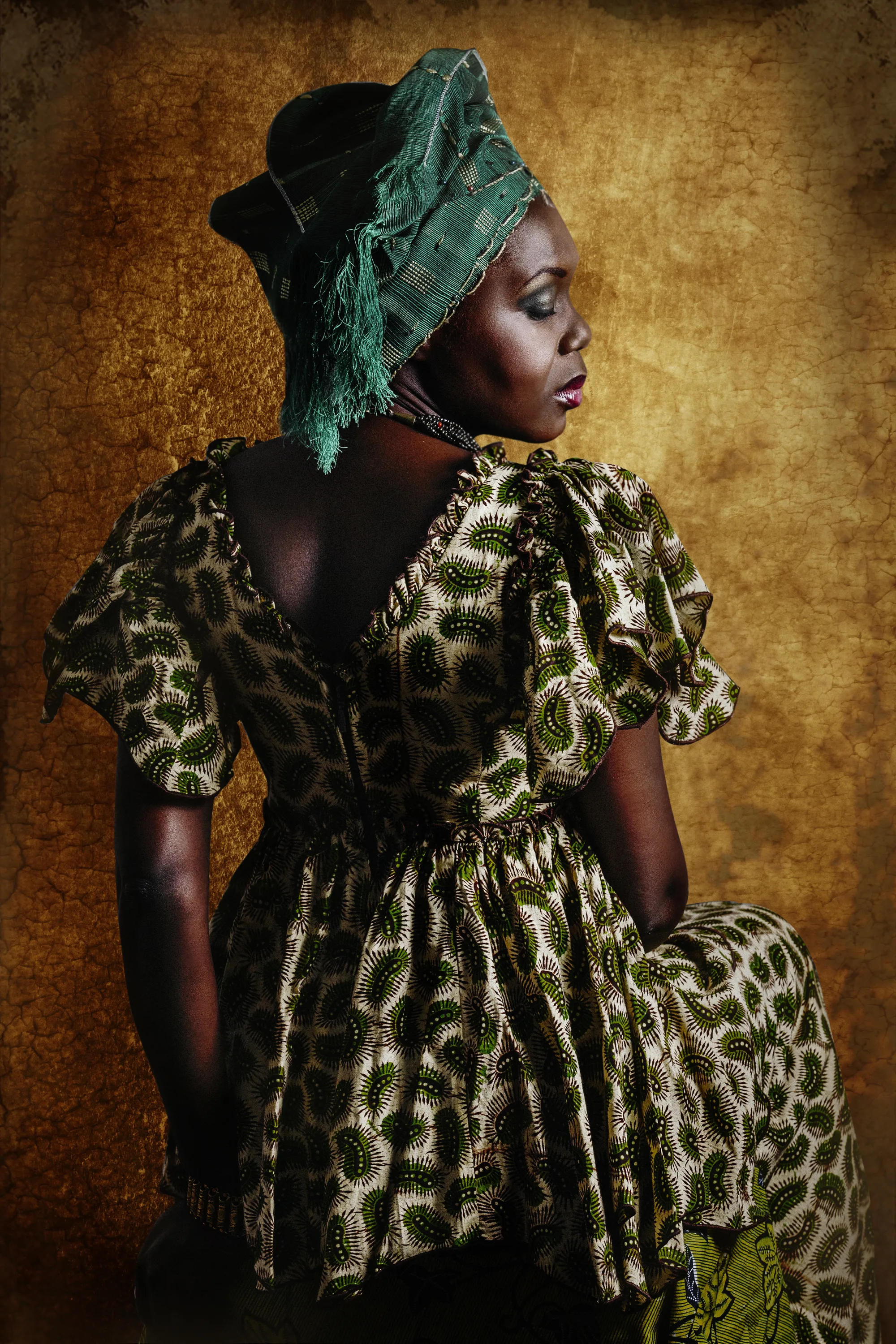 Костюм негритянки. Joana Choumali. Африканский костюм. Африканский женский костюм. Африканские Наряды женщин.