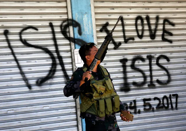 A Filipino government troop conducts patrol on a reclaimed former Maute stronghold in Marawi City, Mindanao Island, southern Philippines, 30 May 2017, as fighting between Islamist militants and government forces continues. According to news reports, more than a 100 people have been killed in ongoing clashes between rebels and the Philippine army in Marawi in southern Philippines, a government spokesperson said. At least four rebels from the Maute group - with links to the so-called Islamic State (IS or ISIS, ISIL) - and two soldiers were killed on 30 May, government spokesperson Ernesto Abella, said in a press conference. Since the clashes broke out a week ago, the number of casualties has climbed to 104, including 19 civilians, 65 rebels, 17 soldiers and three police officers. The clashes began on 23 May when an army offensive to capture Isnilon Hapilon, leader of the terrorist group Abu Sayyaf, also loyal to the IS, and who was sheltered by members of the Maute group in Marawi, had failed. (Photo by Francis R Malasig/EPA)