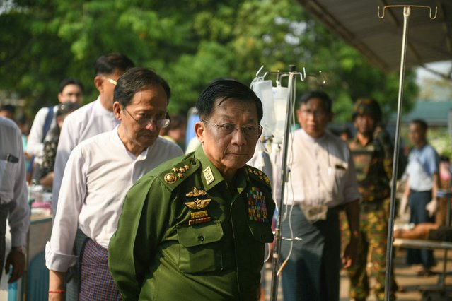 Myanmar's military chief Min Aung Hlaing (C) arrives to meet earthquake survivors gathered in the compound of a hospital in Naypyidaw on March 28, 2025, after an earthquake in central Myanmar. (Photo by Sai Aung Main/AFP Photo)