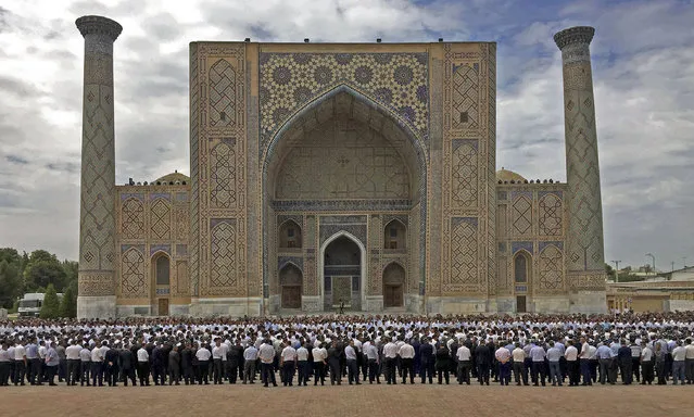 Uzbek men gather to pay their last respects, during the funeral of President Islam Karimov at the historic Registan Square in Samarkand, Uzbekistan, Saturday, September 3, 2016. Karimov, who crushed all opposition in the Central Asian country of Uzbekistan as its only president in a quarter-century of independence from the Soviet Union, has died of a stroke at age 78, the Uzbek government announced Friday. (Photo by Kyrgyz Government Press Service Pool Photo via AP Photo)