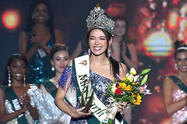 Ms Korea Mina Sue Choi celebrates after being crowned as Ms Earth 2022 during the 22nd edition of the Miss Earth pageant in Manila on November 29, 2022. (Photo by Jam Sta Rosa/AFP Phoot)