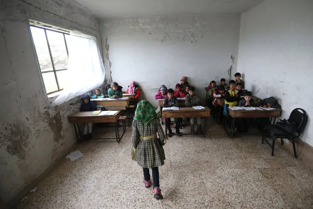 Syrian children attend a class at a school in the revel-held Sahl al-Ghab area, in Hama province, Syria on February 18, 2018. (Photo by Omar Haj Kadour/AFP Photo)