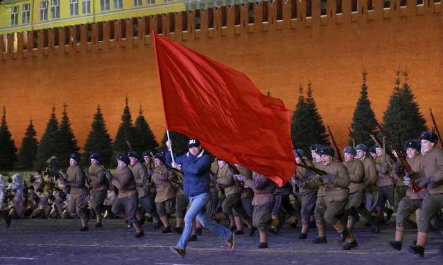 Participants run during a military parade rehearsal in Red Square in central Moscow, Russia, November 6, 2015. (Photo by Maxim Shemetov/Reuters)