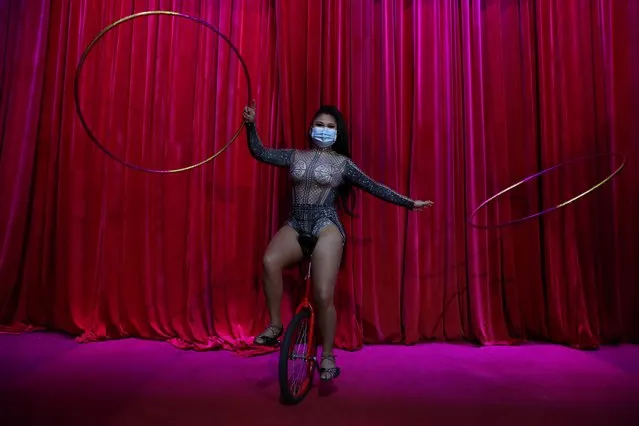 An artist from the “Circo Pastelito” performs as the circus prepares to open under a sanitary protocol against COVID-19 spread in Santiago, Chile, November 25, 2020. (Photo by Ivan Alvarado/Reuters)