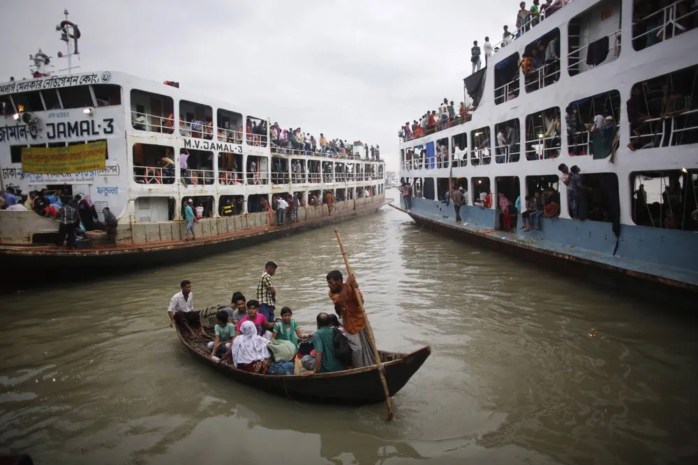 Bangladeshi Muslims Ride Home to Celebrate Eid al-Fitr Festival