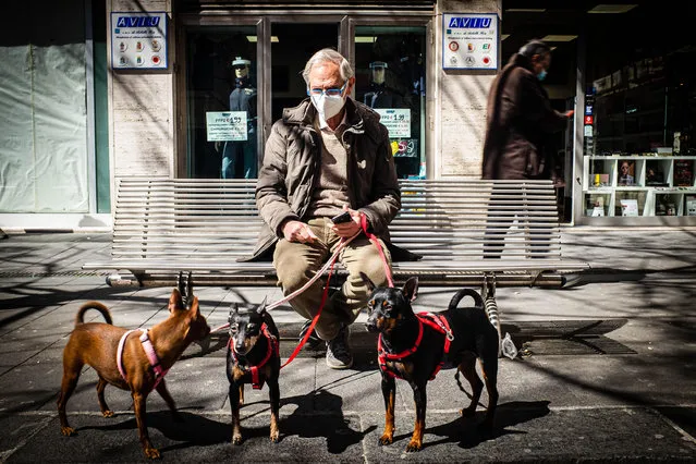 Daily life amid the Covid-19 Coronavirus pandemic, in Naples, Italy, 25 March 2021. Most of Italy is a red zone in Italy's tier system since 15 March, due to a sharp rise in numbers of infections with the Sars-Cov-2 coronavirus that causes the Covid-19 disease. (Photo by Cesare Abbate/EPA/EFE)