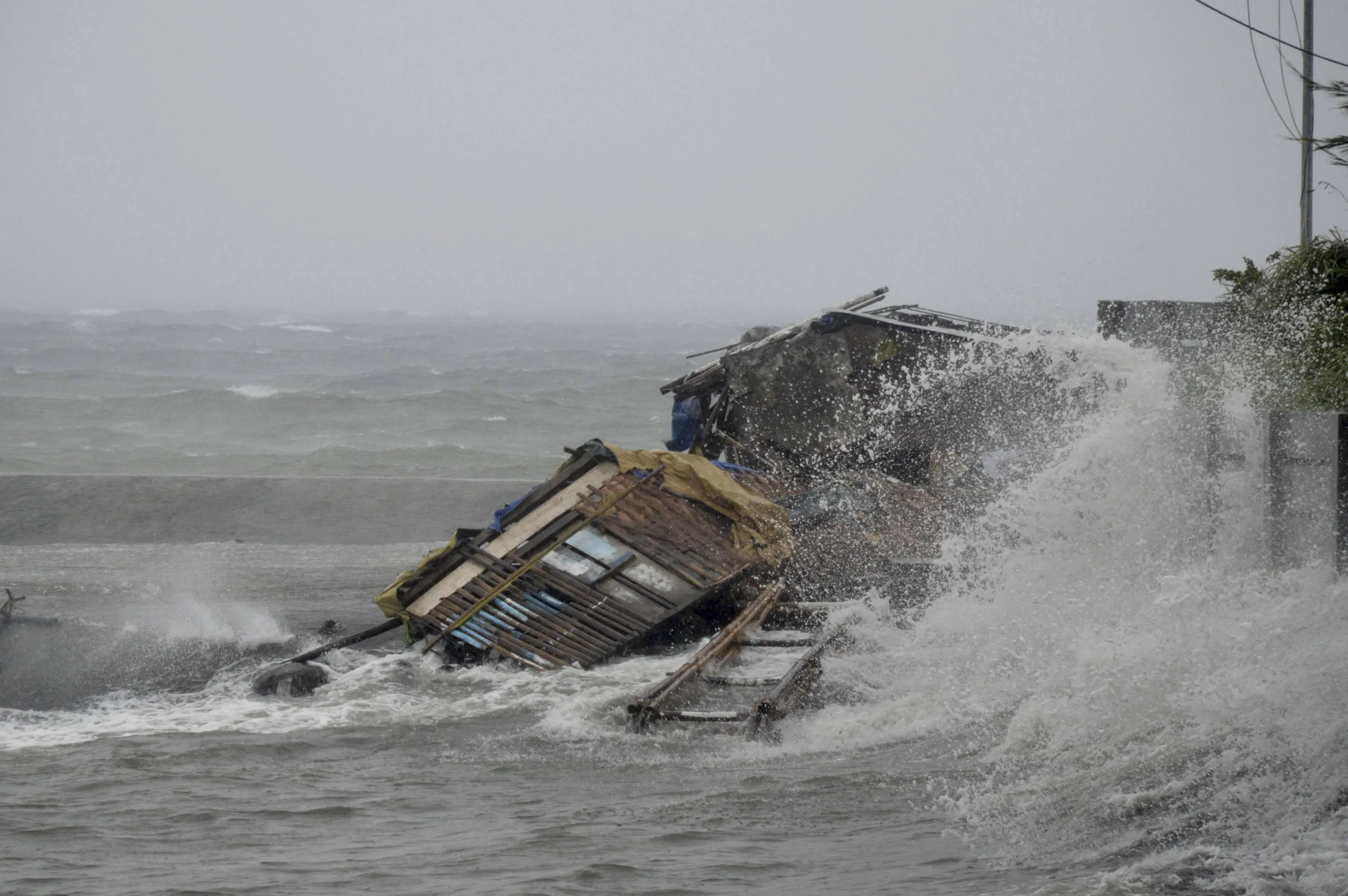 Мощный тайфун тапа. Тайфун Хайян. Тайфун Хайян 2013. Супертайфун Йоланда. Филиппины ураган.