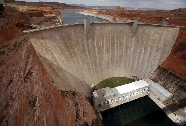 The Glen Canyon Dam can be seen with low water levels of the Colorado River fed Lake Powell outside Page, Arizona, April, 14, 2015. (Photo by Jim Urquhart/Reuters)