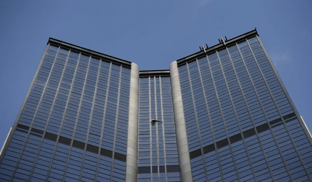 French “Spiderman” Climbs Tower for Nepal