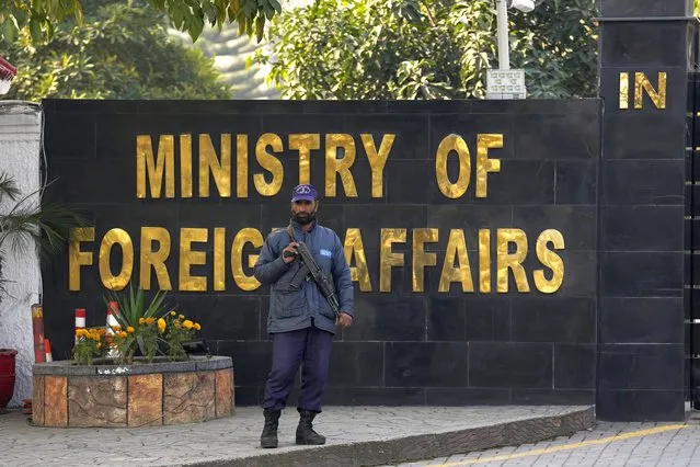 A police officer stands guard at the main entry gate of Pakistan's Ministry of Foreign Affairs, in Islamabad, Pakistan, Thursday, January 18, 2024. Pakistan's air force launched retaliatory airstrikes early Thursday on Iran allegedly targeting militant positions, an attack that killed at least seven people and further raised tensions between the neighboring nations. (Photo by Anjum Naveed/AP Photo)