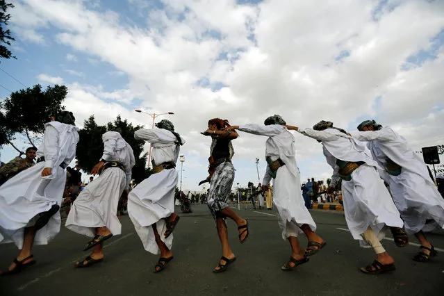 Followers of the Houthi movement perform the traditional Baraa dance during a demonstration against the U.S. intervention in Yemen, in the country's capital Sanaa, May 13, 2016. (Photo by Khaled Abdullah/Reuters)