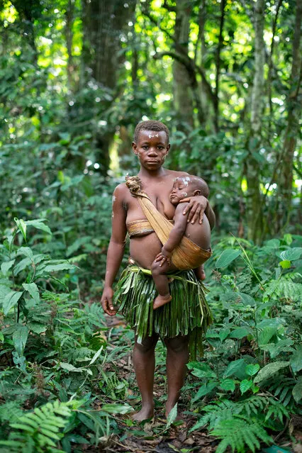 “Akasia”. Bambuti are one of several indigenous pygmy groups in the Democratic Republic of the Congo Bambuti are pygmy hunter-gatherers, and are one of the oldest indigenous people of the Congo region of Africa. During the Congo Civil War, the Bambuti were hunted down and eaten as though they were game animals. Photo location: Ituri forest, DRC. (Photo and caption by Passarini Mattia/National Geographic Photo Contest)