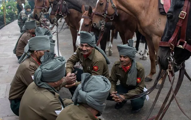 Members from Indian President's bodyguard rest during the rehearsal for the Republic Day parade in New Delhi, India, India, January 21, 2020. (Photo by Danish Siddiqui/Reuters)