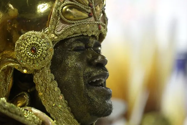 A member of Beija-Flor samba school performs during the second night of the Carnival parade at the Sambadrome in Rio de Janeiro, Brazil on February 25, 2020. (Photo by Sergio Moraes/Reuters)