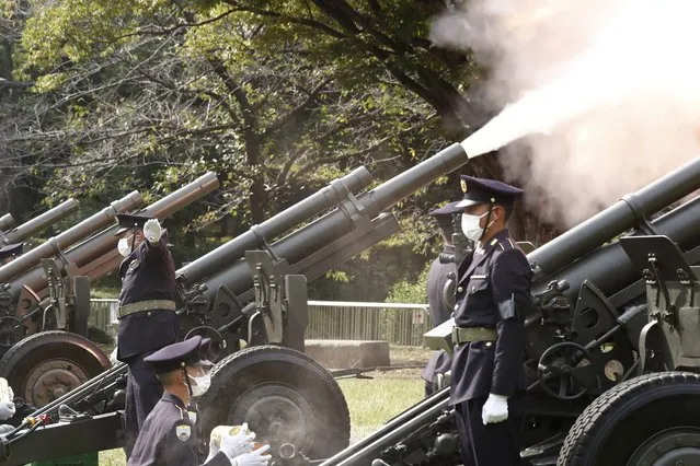 Japanese Ground Self-Defense Force personnel fire cannons at the Nippon Budokan grounds for the state funeral of former Prime Minister Shinzo Abe, in Tokyo Tuesday, September 27, 2022. (Photo by Rodrigo Reyes Marin/Pool Photo via AP Photo)