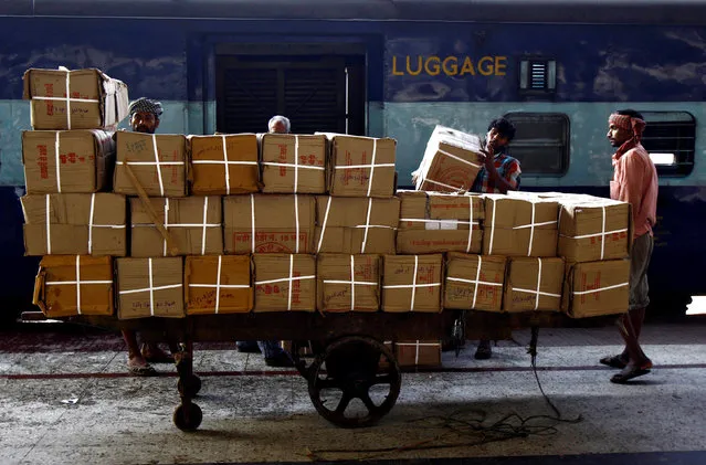 Porters prepare to load goods onto a train at a railway station in Kolkata, India on February 25, 2015. (Photo by Rupak De Chowdhuri/Reuters)