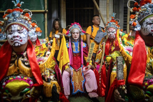 A performer dressed as the Na Tcha deity waits for celebrations marking the Feast of Na Tcha at the Na Tcha Temple in Macau on June 13, 2025. (Photo by Eduardo Leal/AFP Photo)