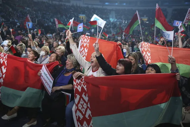 Women with Belarusian State flags react listening to Belarusian President Alexander Lukashenko during a women's forum in Minsk, Belarus, Thursday, September 17, 2020. President Alexander Lukashenko's decision to close the borders with Poland and Lithuania underlines his repeated claim that the massive wave of protests is driven by the West and comes amid increasing criticism from the United States and the European Union. (Photo by TUT.by via AP Photo)