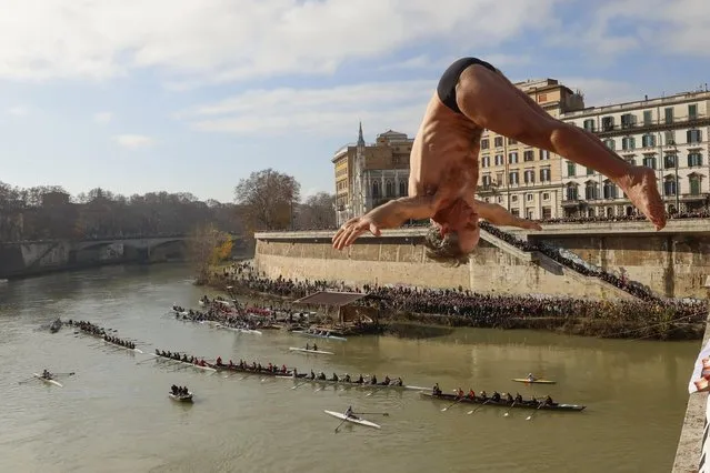 Marco Fois, of Italy, dives into the Tiber river from the 18 meter (59 feet) high Cavour Bridge to celebrate the New Year Day in Rome, Sunday, January 1, 2023. (Photo by Riccardo De Luca/AP Photo)