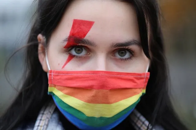 A woman wearing a rainbow-themed protective face mask attends a protest against the ruling by Poland's Constitutional Tribunal that imposes a near-total ban on abortion, in front of the Parliament in Warsaw, Poland October 27, 2020. (Photo by Slawomir Kaminski/Agencja Gazeta via Reuters)