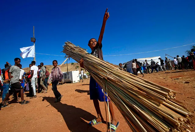 Ethiopian refugees who fled the Tigray conflict, build temporary huts at Um Raquba camp in Sudan's eastern Gedaref province on November 28, 2020. More than 43,000 refugees have crossed into Sudan since fighting broke out in Tigray on November 4, UN High Commissioner for Refugees Filippo Grandi said as he visited Sudanese camps this week. (Photo by Ashraf Shazly/AFP Photo)