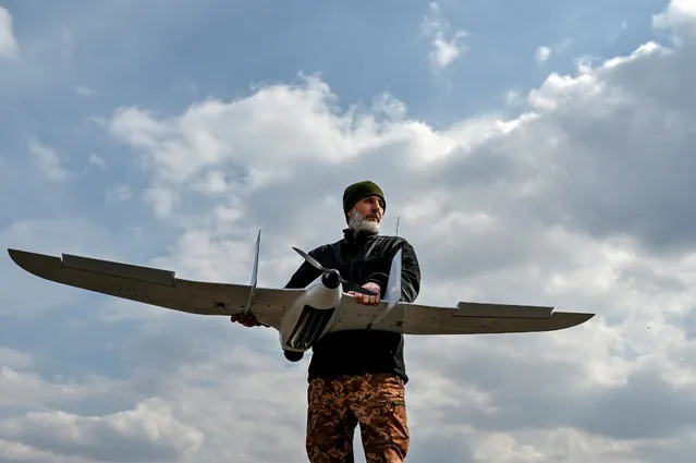 A Ukrainian serviceman holds an unmanned aerial vehicle at a position near a frontline, amid Russia's attack on Ukraine, in Zaporizhzhia region, Ukraine on March 23, 2023. (Photo by Reuters/Stringer)
