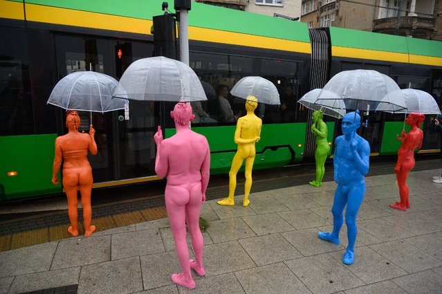 Artists of French theater Ilotopie perform during the street performance “Colourful People” in the streets of Poznan, as part of the Malta Festival 2024, in Poznan, Poland, 09 September 2024. The festival runs until 15 September. (Photo by Jakub Kaczmarczyk/EPA)