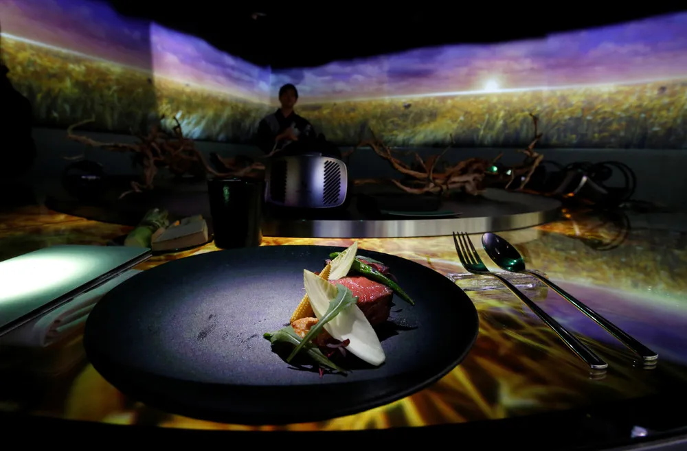Eating in Virtual Reality