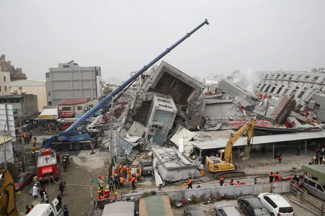 Rescue workers search a collapsed building from an early morning earthquake in Tainan, Taiwan, Saturday, February 6, 2016. (Photo by Wally Santana/AP Photo)