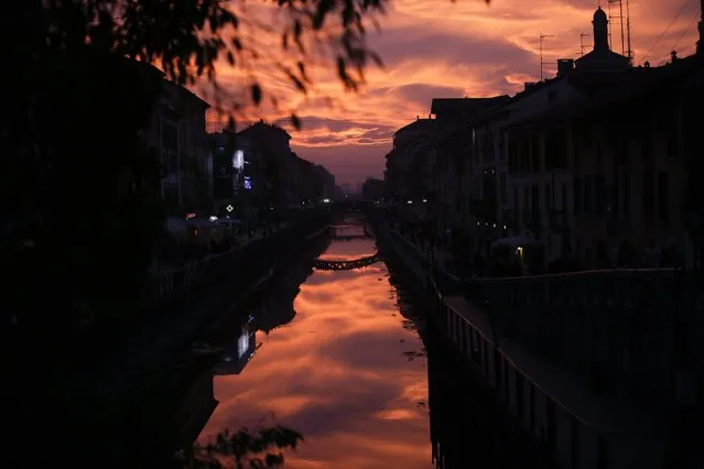 The sun sets over the Naviglio Grande canal, in Milan, Italy, Wednesday, November 2, 2016. (Photo by Luca Bruno/AP Photo)