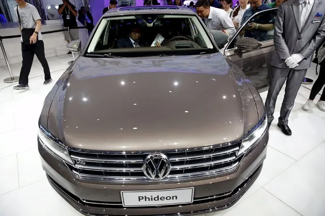 People gather around the Volkswagen's Phideon as it is presented during the Auto China 2016 auto show in Beijing April 25, 2016. (Photo by Damir Sagolj/Reuters)