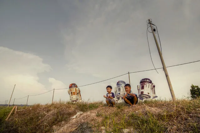 Three R2 units take in the Malaysian landscape. (Photo by Zahir Batin/Mercury Press)