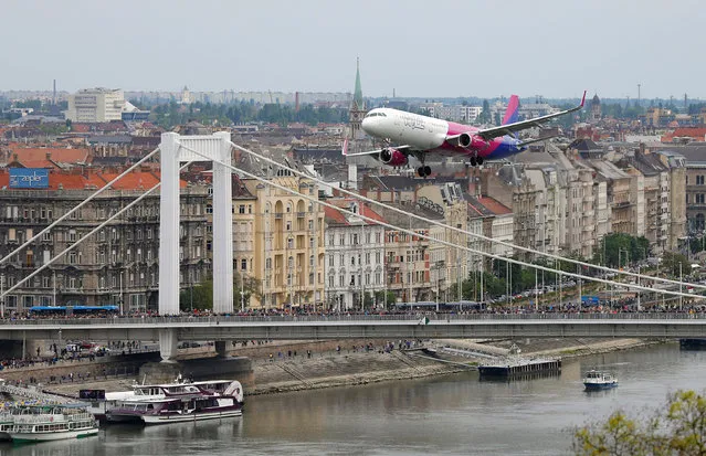 Wizz Air's Airbus A-321 flying along the Danibe river during an air show in Budapest, Hungary, May 1, 2016. (Photo by Laszlo Balogh/Reuters)