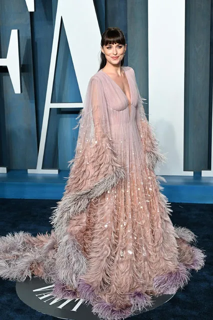 American actress Dakota Johnson attends the 2022 Vanity Fair Oscar Party Hosted by Radhika Jones at Wallis Annenberg Center for the Performing Arts on March 27, 2022 in Beverly Hills, California. (Photo by Daniele Venturelli/WireImage)