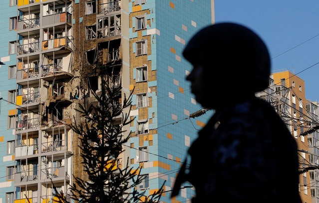 A law enforcement officer stands guard near a damaged multi-storey residential building following an alleged Ukrainian drone attack in the course of Russia-Ukraine conflict, in Ramenskoye in the Moscow region, Russia on September 10, 2024. (Photo by Maxim Shemetov/Reuters)