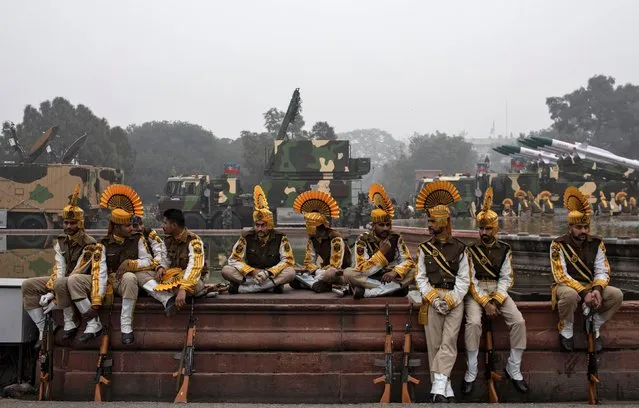 Central Industrial Security Force (CISF) personnel rest during the rehearsal for the Republic Day parade in New Delhi, India, India, January 21, 2020. (Photo by Danish Siddiqui/Reuters)