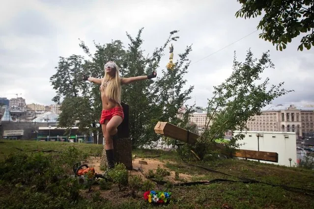 Ukraine FEMEN-activist Cuts Down Cross in Russian Female Punk Rock Band Protest