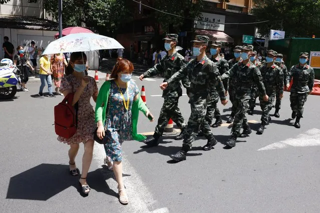 Chinese paramilitary policemen march near the United States Consulate in Chengdu in southwest China's Sichuan province on Sunday, July 26, 2020. China ordered the United States on Friday to close its consulate in the western city of Chengdu, ratcheting up a diplomatic conflict at a time when relations have sunk to their lowest level in decades. (Photo by Ng Han Guan/AP Photo)