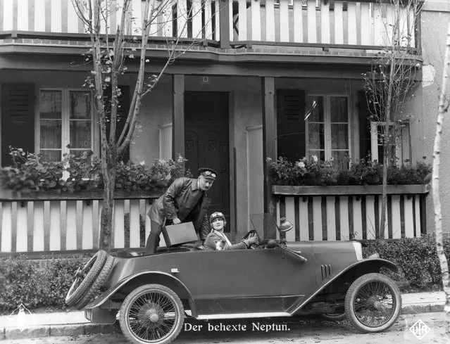 A scene from the German cinema production “Der Behexte Neptun”, circa 1925. (Photo by Hulton Archive/Getty Images)