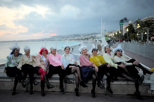 A bachelorette party poses for pictures along the promenade des Anglais in Nice, southern France, Friday, February 11, 2022. The theme of the Carnival's 149th edition in the French Riviera city of Nice is King of Animals. A loud celebration of nature, human connection and life itself after months of lockdowns, silence, social distancing and banned public gatherings, kicks off on Friday. (Photo by Daniel Cole/AP Photo)