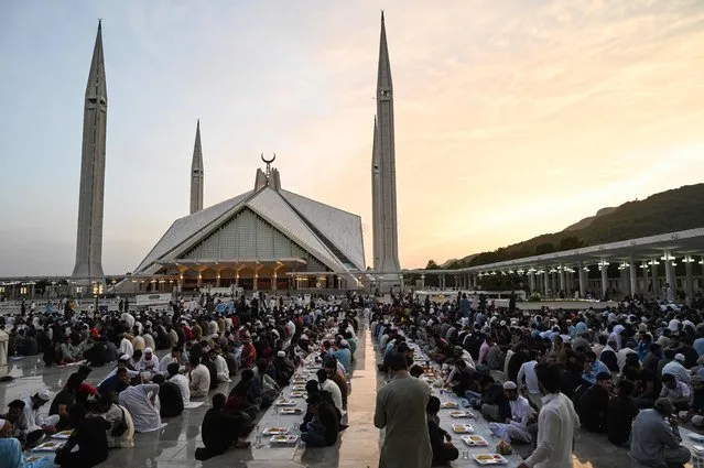 Muslim devotees arrive to sit before the start of Itikaf, a spiritual retreat, stay in the last ten days of the holy fasting month of Ramadan in the grand Faisal Mosque in Islamabad on April 11, 2023. (Photo by Farooq Naeem/AFP Photo)