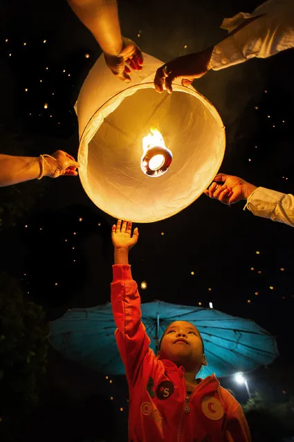 “Yi Peng Festival”. A little girl and her family launch a sky lantern or khom loy – as its known in Thailand – during the Yee Peng Festival in Chiang Mai. By releasing the lanterns to the sky the Thai people believe they are sending kindness and goodwill to humankind. This festival has been taken place for around 700 years in the North of Thailand. (Photo and caption by John Quintero/National Geographic Traveler Photo Contest)