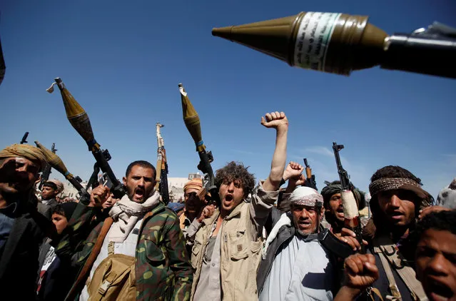 Pro-Houthi tribesmen shout slogans during a gathering held to mobilize fighters for battles against government forces, in Sanaa, Yemen November 24, 2016. (Photo by Khaled Abdullah/Reuters)